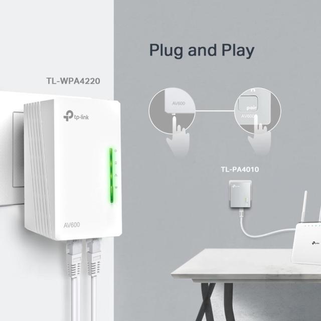 Powerline адаптер TP-Link TL-WPA4220 AV600 WiFi удължител Starter Kit, 300 Mbps, максимален обхват до 300m, 2x 10/100Mbps, 2 устройства