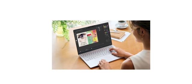 Лаптоп Asus Vivobook S 15 S5507QA-MA056W, Qualcomm Snapdragon X Elite X1E-78-100 12C (3.4GHz, 42MB Cache) 15.6" (39.62cm) 3K OLED 120Hz 600nits Glare Display, 32GB LPDDR5X, 1TB SSD, Wi-Fi 7+BT 5.4, 2x USB4, Windows 11 Home