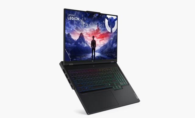 Лаптоп Lenovo Legion Pro 7 16IRX9H, Intel Core i9-14900HX 24C (2.2/5.8GHz, 24MB Cache), 16" (40.64cm) WQXGA IPS 240Hz Anti-Glare, NVIDIA GF RTX 4080 12GB, 32GB DDR5, 1TB SSD NVMe, HDMI 1x Thunderbolt 4, Free DOS