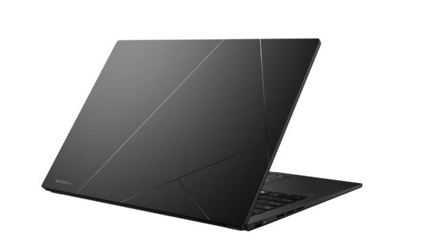 Лаптоп Asus Zenbook 14 UM3406HA-QD092, AMD Ryzen 7 8840HS 8C (3.3/5.1GHz, 16MB Cache), 14" (35.56cm) WUXGA OLED 400nits Glare Display, 16GB LPDDR5X, 512GB SSD NVMe, HDMI, 1x USB4 Gen 3 Type-C, 1x USB 3.2 Gen 2 Type-C, Free DOS