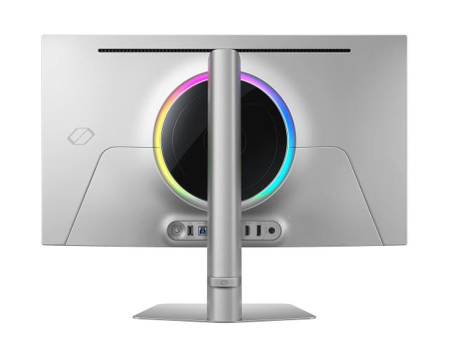 Монитор Samsung Odyssey OLED G8 G81SF, 27.0" (68.58 cm) 4K UHD QD-OLED панел, 240Hz, 0.03ms(GTG) , 1 000,000:1, 250cd/m2, 2x HDMI, DP, USB