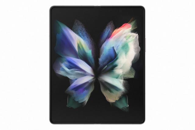 Мобилен телефон Samsung SM-F926 GALAXY Fold 3 5G 512 GB, Octa-Core (1x2.84 GHz, 3x2.42 GHz, 4x1.8 GHz), 12 GB RAM, 6.7" 1080x2640 120 Hz Dynamic AMOLED, HDR10+, 12.0 MP + 12.0 MP + 12.0 MP + 4.0 MP Selfie, 4400 mAh, Dual SIM, Phantom Silver