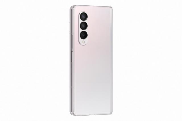 Мобилен телефон Samsung SM-F926 GALAXY Fold 3 5G 512 GB, Octa-Core (1x2.84 GHz, 3x2.42 GHz, 4x1.8 GHz), 12 GB RAM, 6.7" 1080x2640 120 Hz Dynamic AMOLED, HDR10+, 12.0 MP + 12.0 MP + 12.0 MP + 4.0 MP Selfie, 4400 mAh, Dual SIM, Phantom Silver