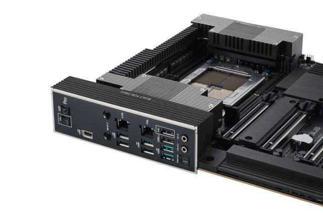 Дънна платка ASUS Pro WS TRX50-SAGE WIFI, sTR5 4x DDR5, 3x M.2slot, 4 x SATA 6Gb/s, Wi-Fi 7 / Bluetooth 5.4, 2x Ethernet, CEB