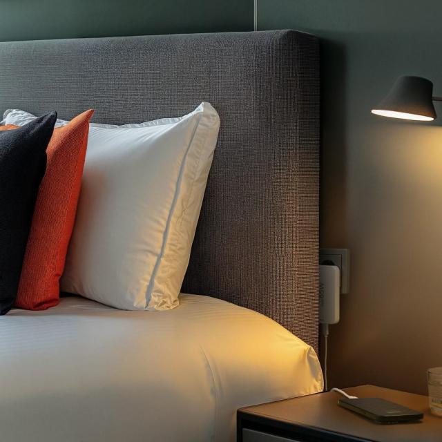 HAMA Бързо мини зарядно, 65W, 2x USB Type-C, 1x USB-A, PD