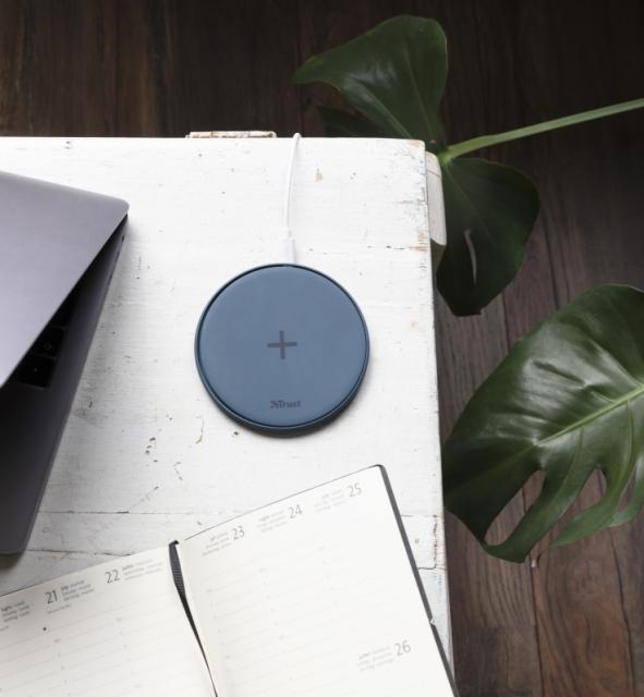 Зарядно устройство TRUST Qylo Fast Wireless Charging Pad Blue