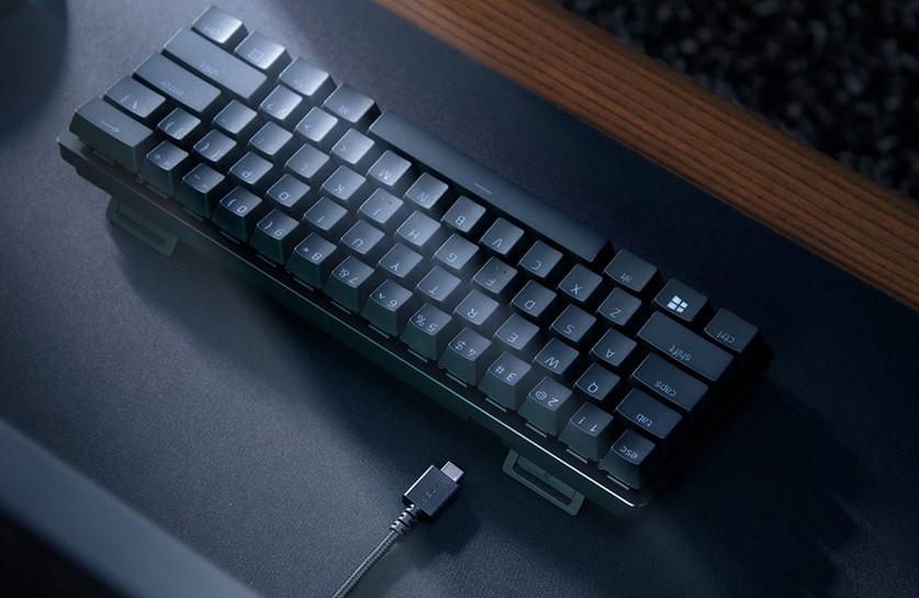 Клавиатура Razer Huntsman Mini, механична, clicky optical Purple Switch, RGB подсветка, черна, USB