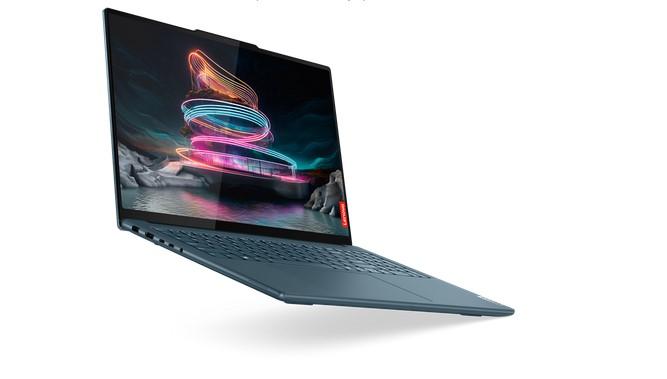 Лаптоп Lenovo Yoga Pro 9 16IMH9, 16.0" (40.64 cm), 3.2K, Intel Core Ultra 9 185H 16C (3.8/5.1GHz, 24MB cache), NVIDIA RTX 4070 8GB GDDR6 DLSS 3, 64GB, 1TB SSD, Windows 11 Home