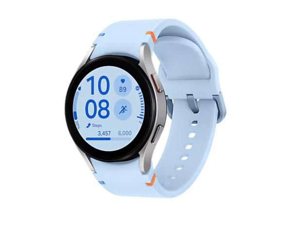 Смарт часовник Samsung Galaxy Watch FE 40mm BT Silver, 1.2" (3.04cm) Super AMOLED дисплей, Bluetooth, Wi-Fi, GPS, двуядрен 1.18GHz процесор, 1.5GB RAM, 16GB Flash памет, 40 часа време на работа, WearOS