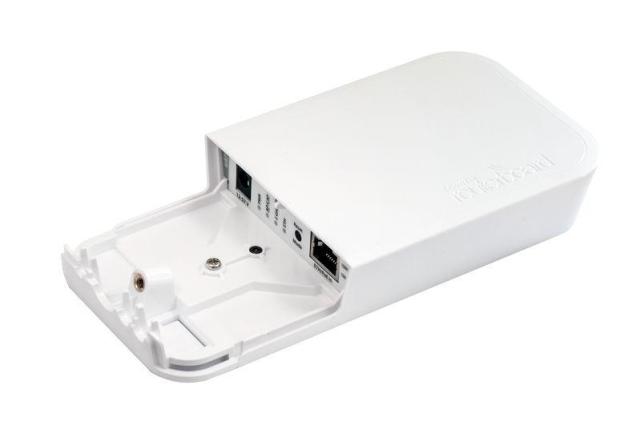 Безжичен Access Point MikroTik RBwAP2ND, за таван/стена, 64MB RAM, 1xLAN 10/100, 2.4Ghz 802.11b/g/n, int.antenna 2Dbi, RouterOS