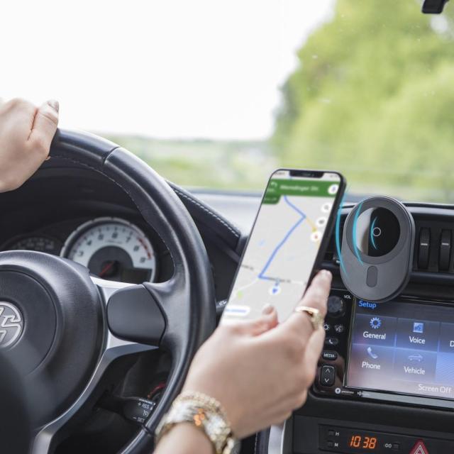 Безжично зарядно HAMA MagCharge Car FC15, 15W, Магнитно, За кола, Черен