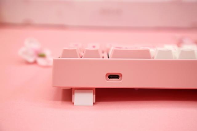 Геймърскa механична клавиатура Ducky x Varmilo Miya Sakura V2 65, Cherry MX Blue суичове