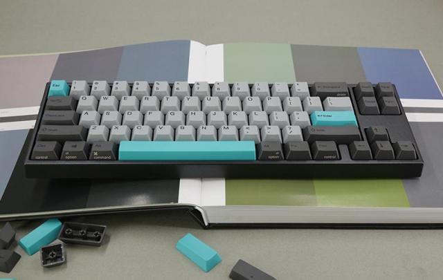 Геймърскa механична клавиатура Ducky x Varmilo Miya Mac Moonlight 65%, Cherry MX Red