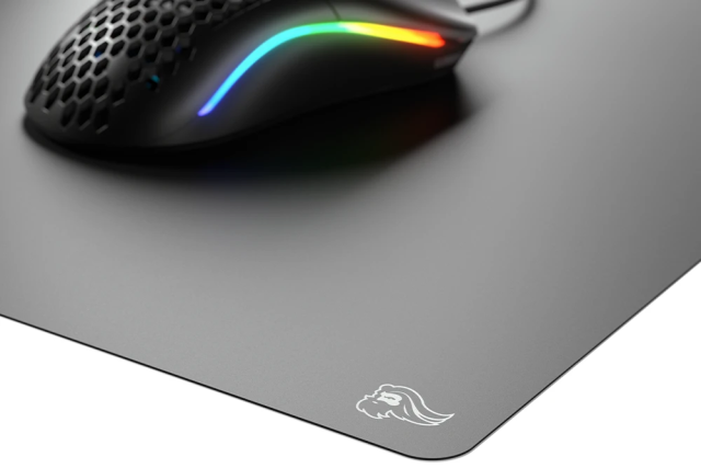 Геймърски пад Glorious Elements Air XL черен