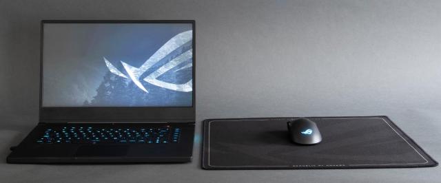 Геймърски пад ASUS ROG Strix Edge Limited Nordic Edition