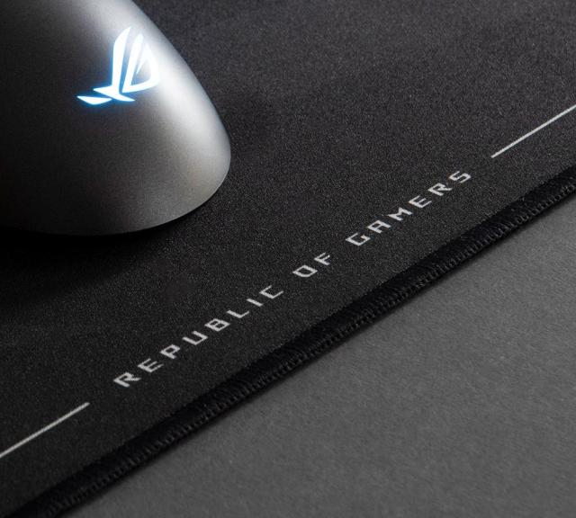 Геймърски пад ASUS ROG Strix Edge Limited Nordic Edition