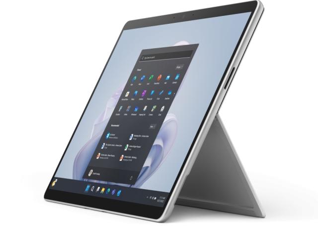 Хибриден лаптоп Microsoft Surface PRO 9, Intel Core-i5 12C (1.3/4.40 GHz, 12 MB cache), 13" (33.02cm) PixelSense Flow Glare Touchscreen дисплей, (Thunderbolt 4), 8GB LPDDR5, 256GB SSD, Windows 11 Home