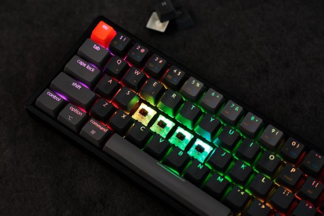 Геймърска Механична клавиатура Keychron K6 V1, Hot-Swappable 65% Gateron Red Switch RGB LED ABS