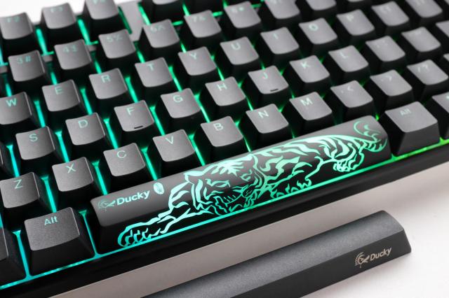 Геймърскa механична клавиатура Ducky One 3 Classic Full Size Hotswap Cherry MX Silent Red, RGB, PBT Keycaps