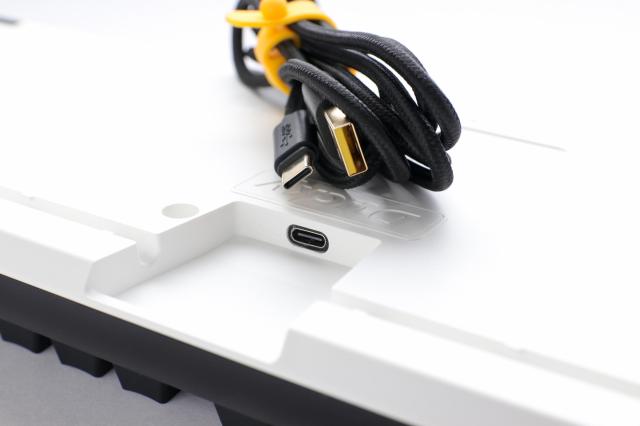 Геймърскa механична клавиатура Ducky One 3 Classic Full Size Hotswap Cherry MX Silent Red, RGB, PBT Keycaps