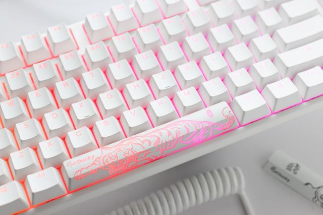 Геймърскa механична клавиатура Ducky One 3 Pure White Full Size Hotswap Cherry MX Red, RGB, PBT Keycaps